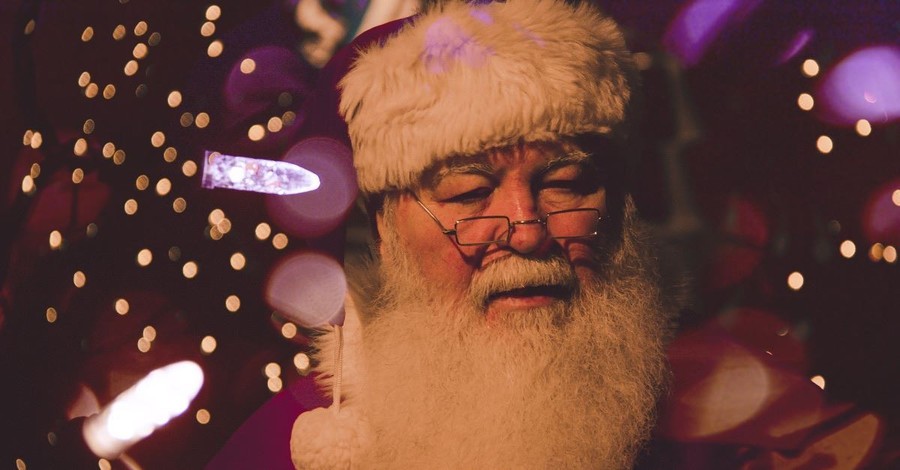 Foul-Mouthed Santa Frightens Children