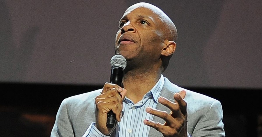 Gospel Singer Donnie McClurkin Sends Thanks to God after Surviving a Car Accident that Could Have Ended His Life 
