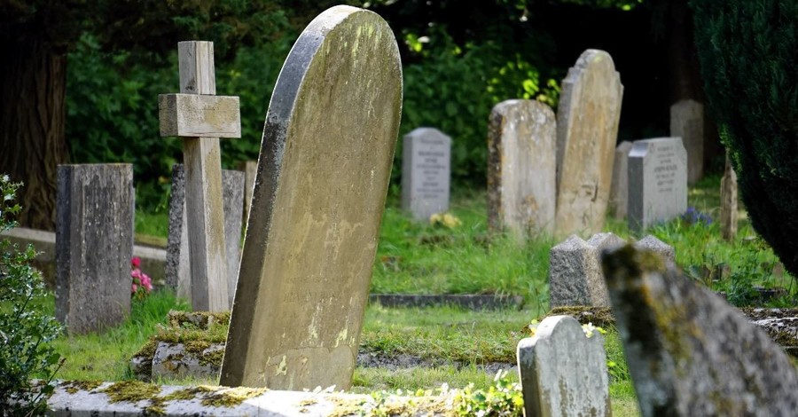 Veteran Visits Wife’s Grave Over 1,300 Times