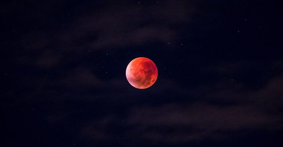 Super Wolf Blood Moon to Occur This Month, Is This a Sign of War in the Middle East?