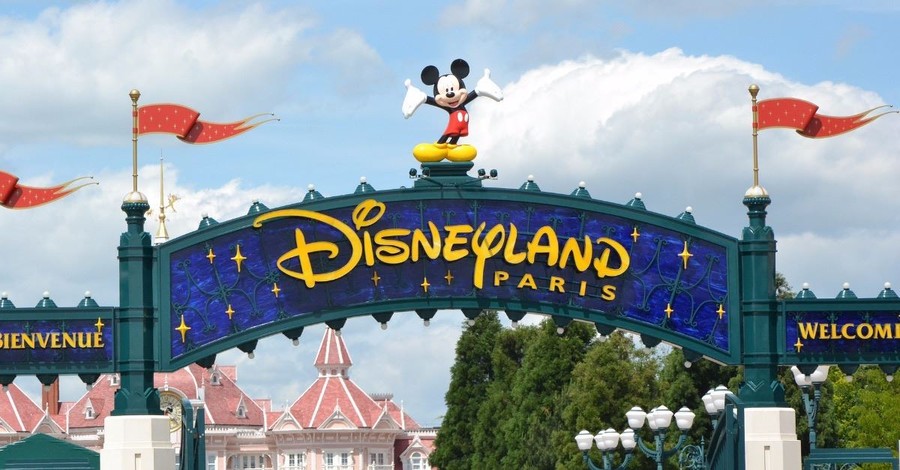 Disney to Hold First Official LGBT Pride Event