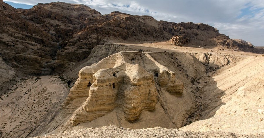 Search for Undiscovered Dead Sea Scrolls Reveals Dispute over West Bank Artifacts