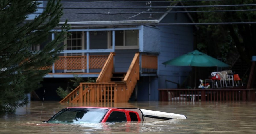 Deadly Flooding Forces Hundreds to Evacuate across the Midwest