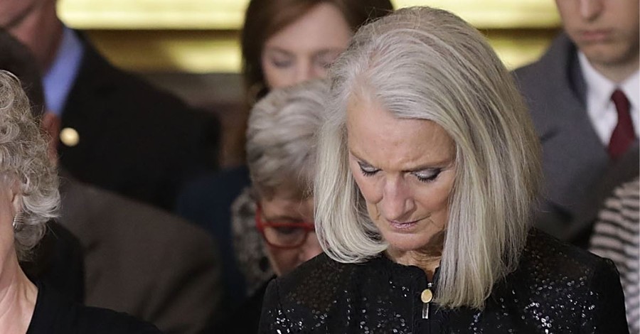 Anne Graham Lotz Starts Daily Radiation Treatment, Praises God for Giving Her Strength