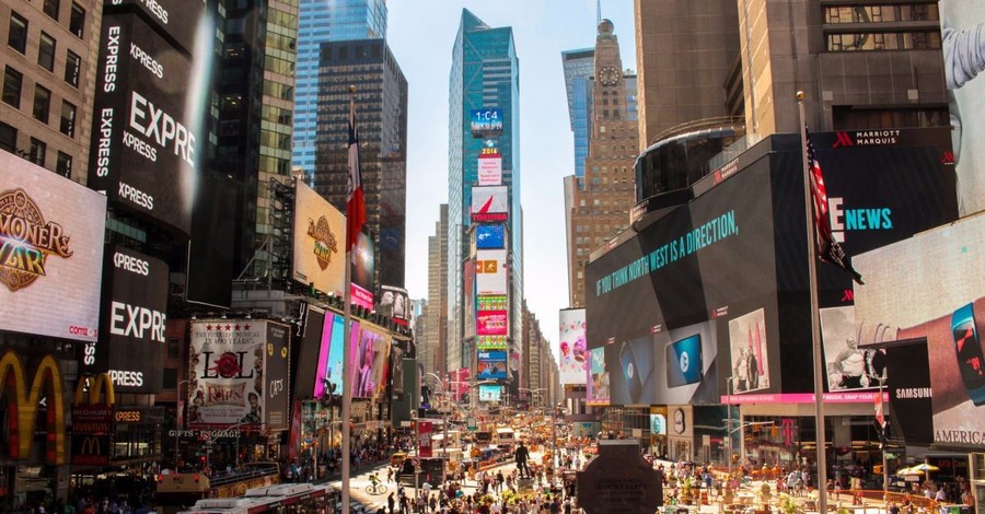 Pro-Life Women in 50-Foot Times Square Ad Declare: ‘I Don’t Trust Planned Parenthood’