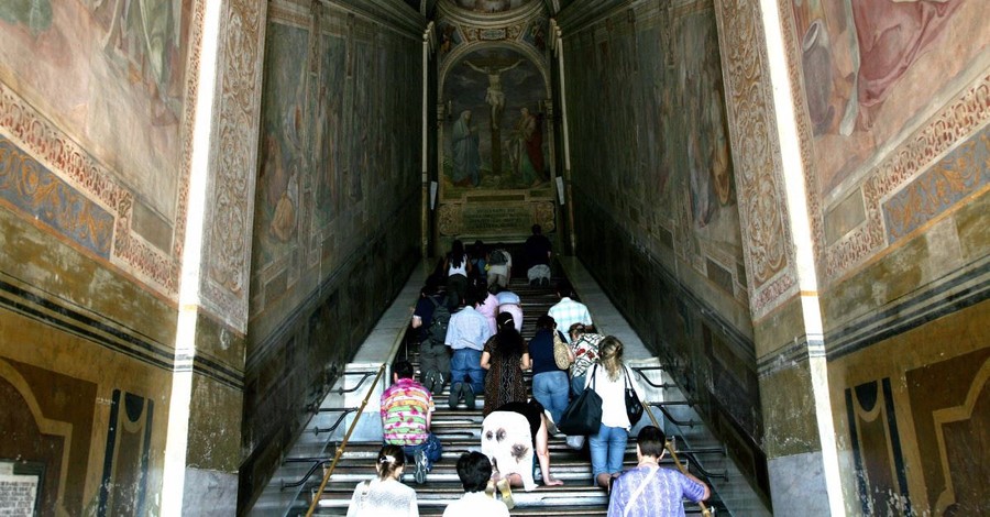 Stairs Believed to Be Walked by Jesus before His Crucifixion Revealed in Rome