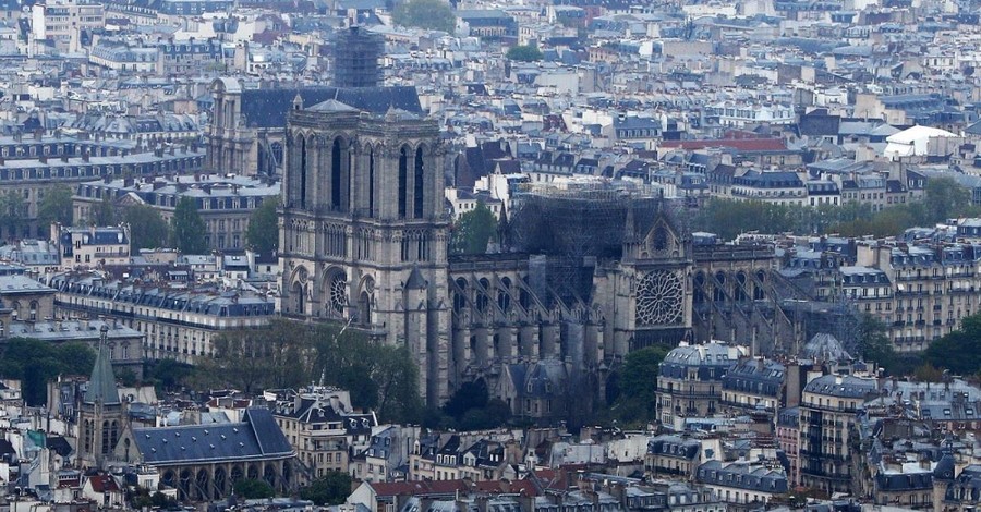 French Billionaires and Organizations Pledge $680 Million to Help Rebuild the Notre Dame Catherdral