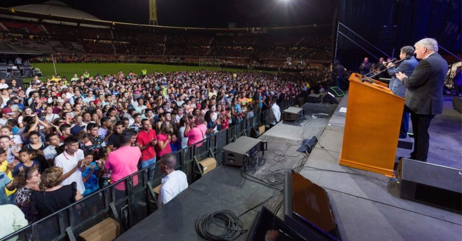 ‘He’s Alive’: 94,000 in Colombia Hear Franklin Graham Preach the Gospel