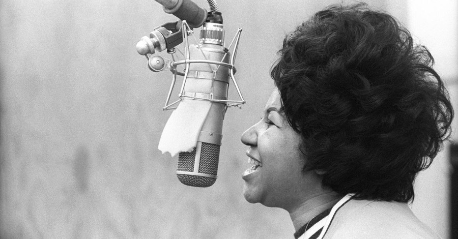 Aretha Franklin Sings Sweet Sounds, Recalls Roots in <em>Amazing Grace</em> Documentary