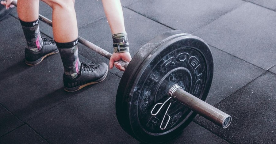 'It's Not Fair': Male Weightlifter Blocked from Competing as Transgender Female