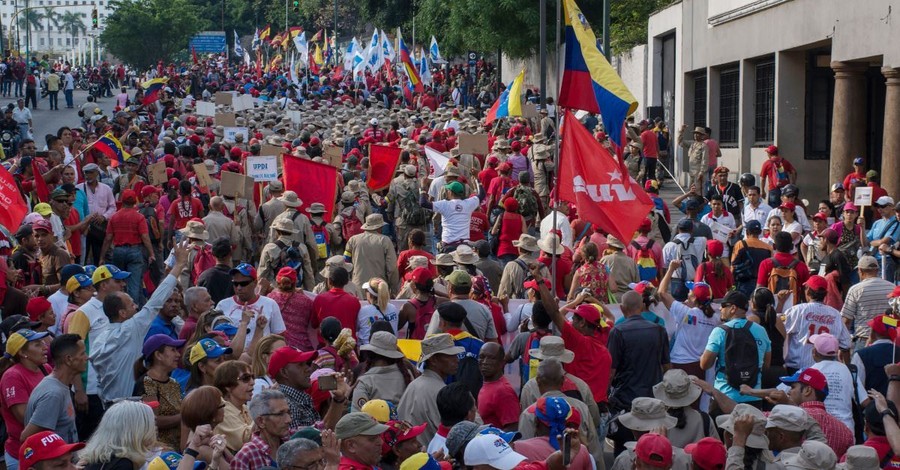 Four Dead as Chaos Reigns in Venezuela