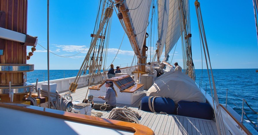 Florida Teens Stranded at Sea Call Out to God, Rescued by Capitan of Ship Called 'The Amen'