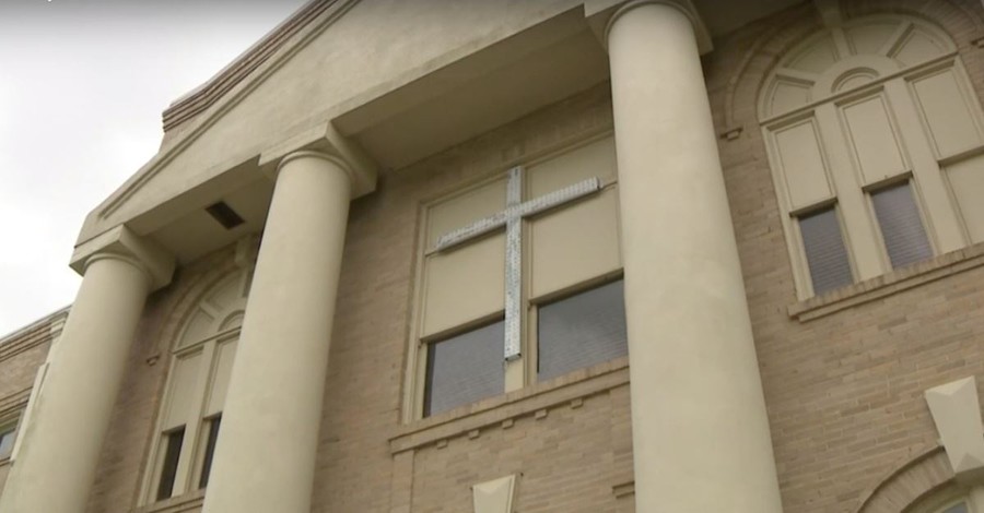 County Votes 5-0 to Keep Courthouse Crosses, Despite Atheist Group’s Demands 