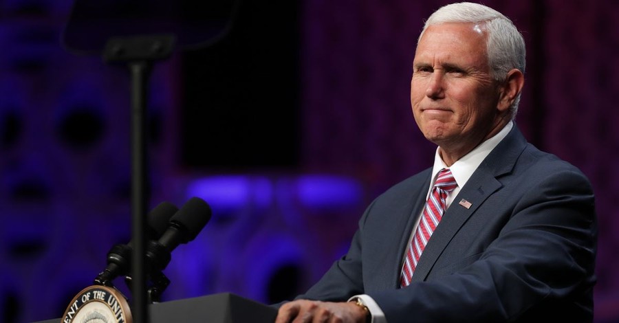 Taylor University Students Walk Out on Mike Pence’s Commencement Speech