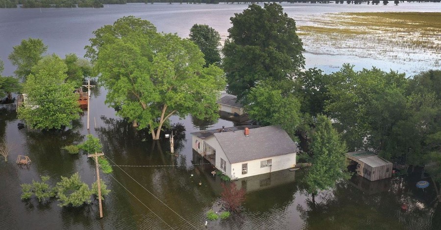Historic Flooding Drowns the Midwest