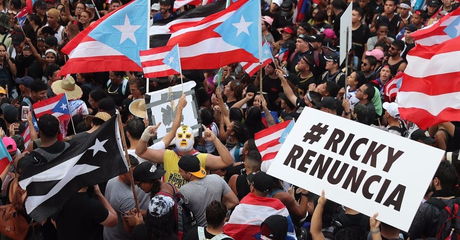 Thousands Gather in Puerto Rico to Pray for and Protest the Government following Governor's Mismanagement