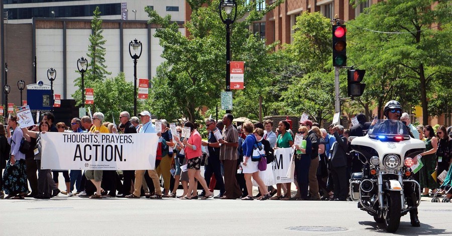 ELCA Declares Self a ‘Sanctuary Church Body,’ Marches to ICE Building in Milwaukee