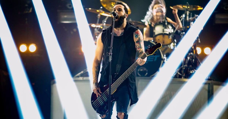 Skillet’s John Cooper Willing to Defend Christ ‘If it Costs Me My Career’
