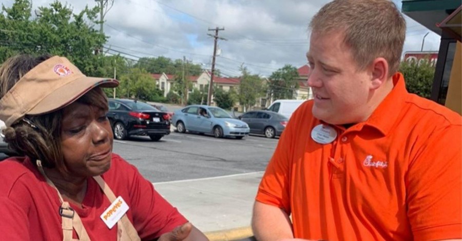 Popeyes Runs out of Chicken Sandwiches, So a Chick-fil-A Worker Walks over to Help