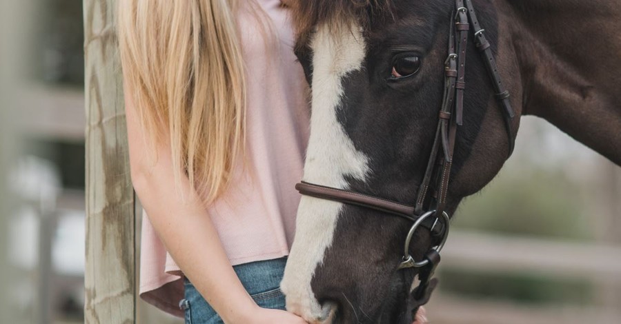 Former MLB Player, Wife Launch Ministry with Horses to Help People Cope with Trauma