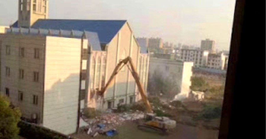 China Demolishes 3,000-Seat Megachurch during Worship Service 