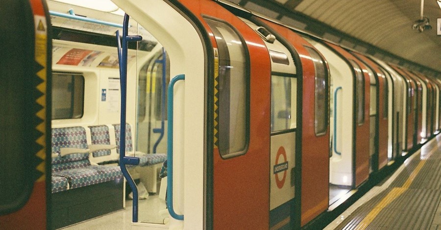 Man Spews Anti-Semitic Slurs at Father and Son on London Train, Muslim Woman Defends Them