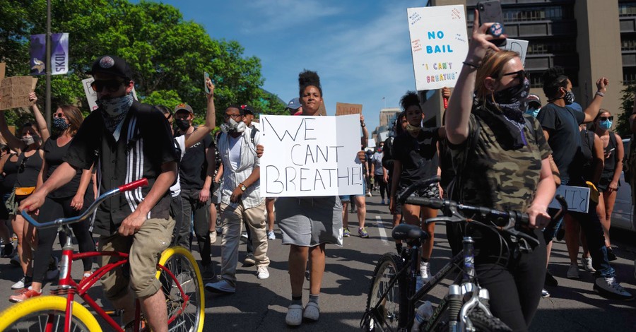 In Minneapolis, Faith Groups Rush to Aid Demonstrators as They Decry Racism