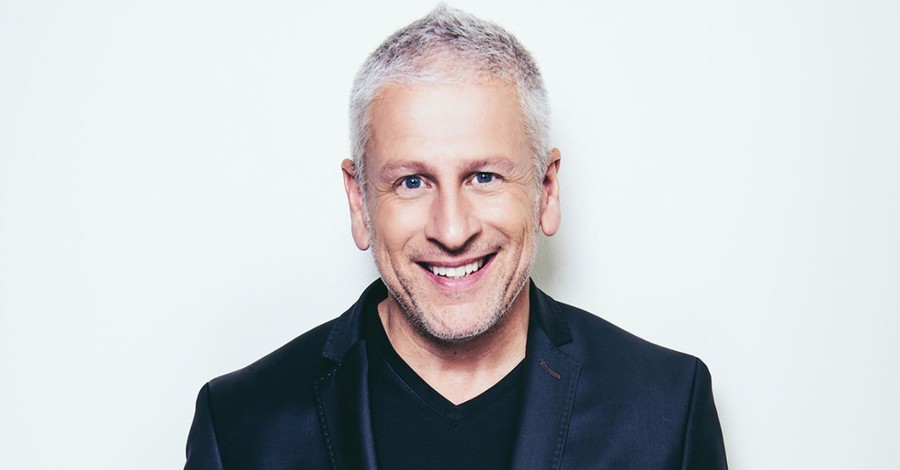 Louie Giglio Apologizes for Suggesting 'White Privilege' Be Changed to 'White Blessing'