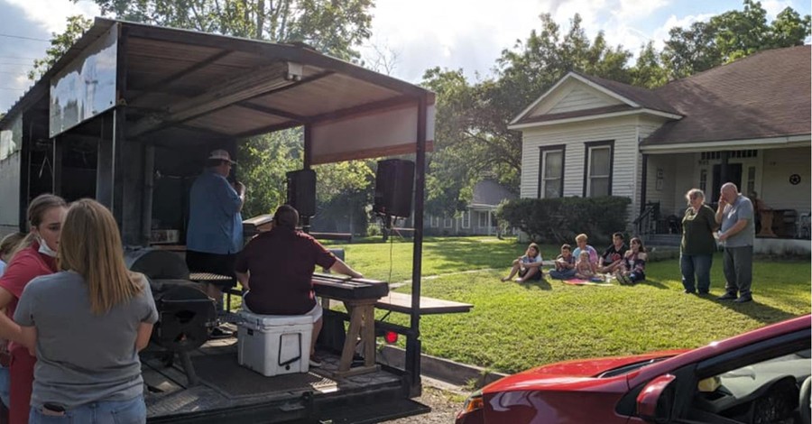 A mobile worship service and meal truck, BBQ Baptist church delivers meals and worship amid the pandemic