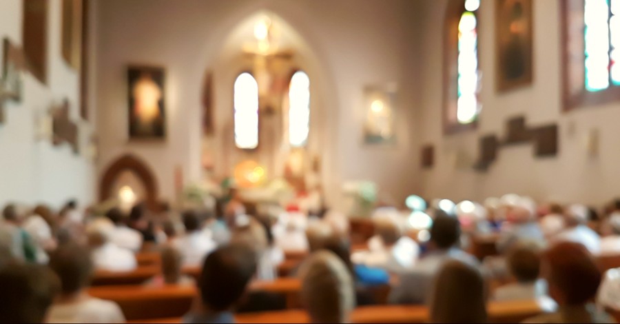 'Get Out! You Nazis!': Pastor Kicks Canadian Mask-Enforcing Officials out of His Church during Passover Service