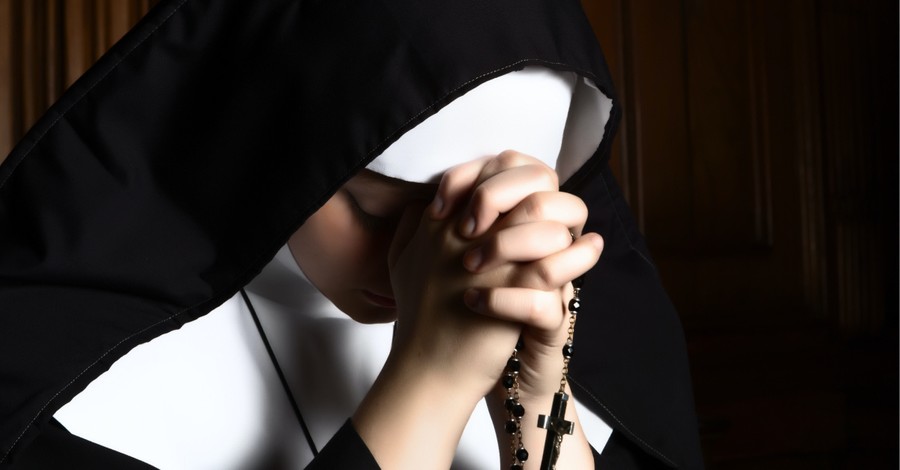 A nun holding a rosary