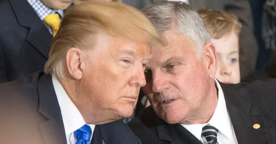 Trump Applauds Franklin Graham for Fighting Coronavirus: 'He Loves Jesus'