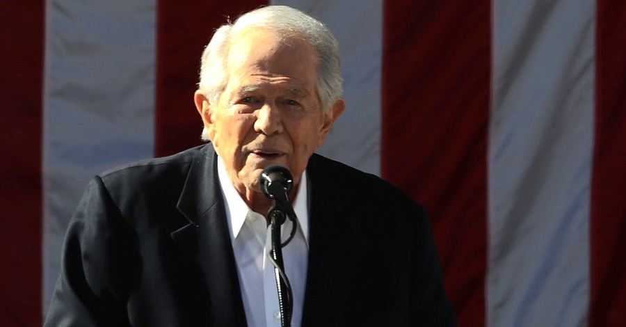 Pat Robertson Steps Down from <em>7</em><em>00 Club</em>