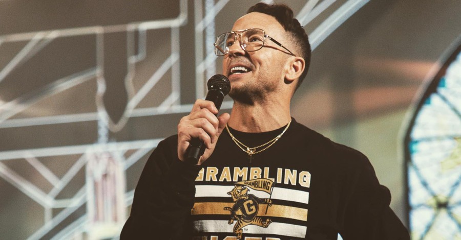 Fired Hillsong Pastor Carl Lentz to Seek Treatment for 'Depression, Anxiety, Pastoral Burnout'