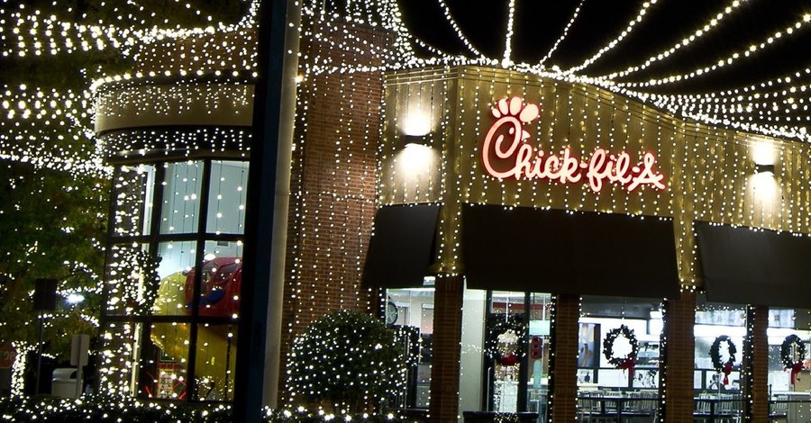 Georgia Chick-fil-A Hangs Half a Million Lights to Celebrate Christmas