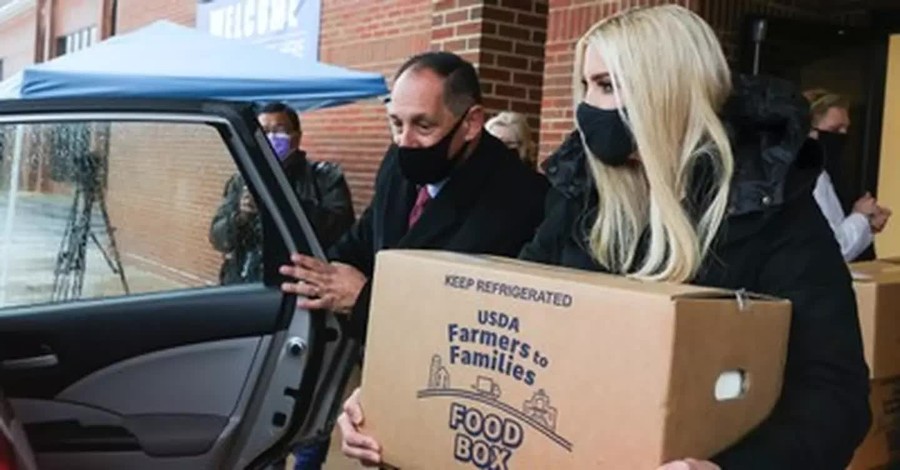 Ivanka Trump, Paula White Distribute Over 500 Boxes Food to Those in Need