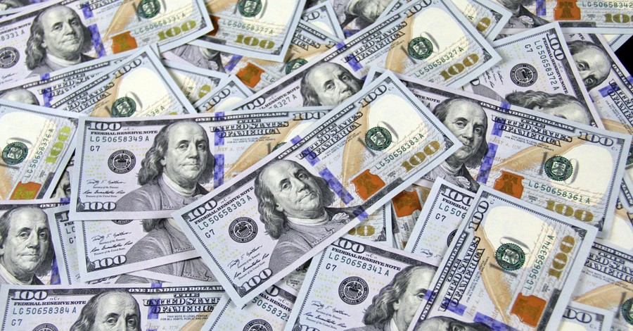 Cash money, Man returns over $43000 he found hidden in a couch