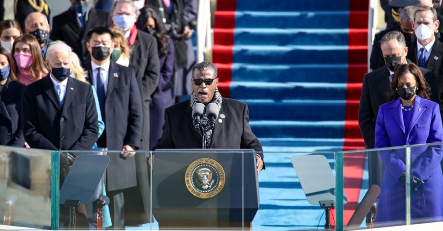 'Acknowledge Sin' and 'Make Friends of our Enemies,' Pastor Prays at Inauguration