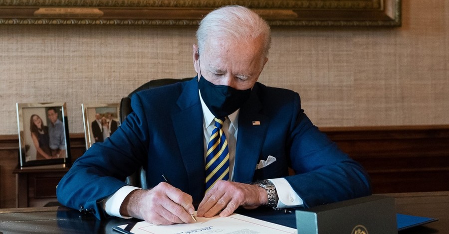 Biden Says He’s ‘Deeply Committed’ to Legalized Abortion, Wants Pro-Roe Federal Law