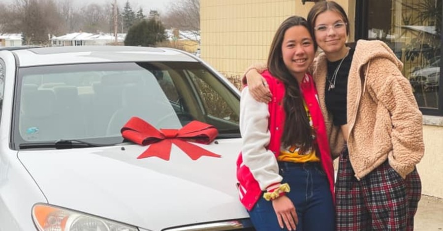 Chick-fil-A Employee Wins Car and Then Gives it to Co-Worker