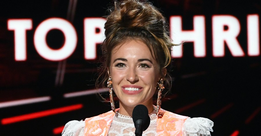 Lauren Daigle Becomes First Female Artist to Have 5 Number 1 Songs on Billboard's Hot Christian Songs Chart