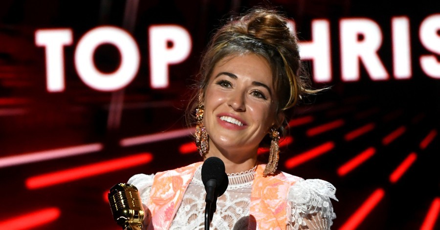 Lauren Daigle Performs Her Hit Faith-Based Song 'Look Up Child' on American Idol