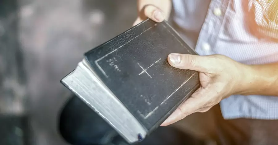 Megachurch Pastor Resigns Following Backlash for Controversial Book on Sex, the Church