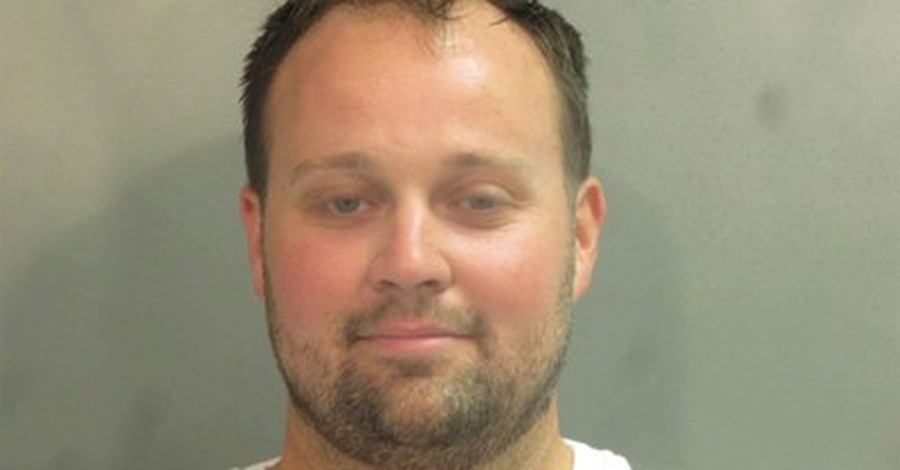 Josh Duggar, Duggar is arrested and charged with the possession of child pornography