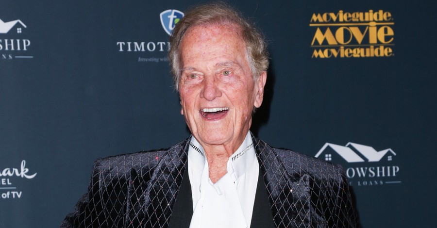 Pat Boone, at 86, Credits Faith, Diet and Exercise for Longevity: 'I Have My Conscience Cleaned Daily'