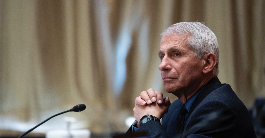 Dr. Anthony Fauci, Tucker Carlson criticizes the media over leaked Fauci emails