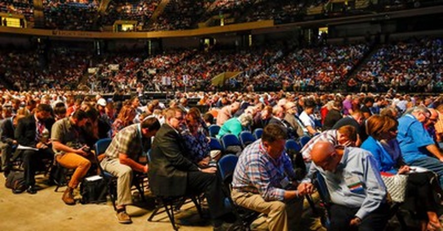 Southern Baptists Head to Annual Meeting at Crossroads on Race, Gender