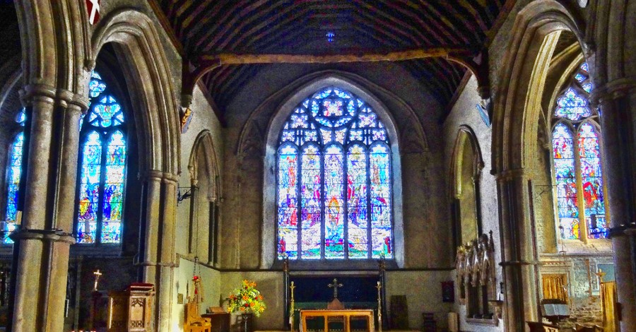 Church of England Contemplates Firing Vicar for Singing without a Mask, Hugging a Parishioner at a Funeral