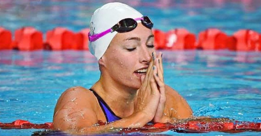 Olympic Swimmer Tatjana Schoenmaker Gives Glory to God in Tokyo