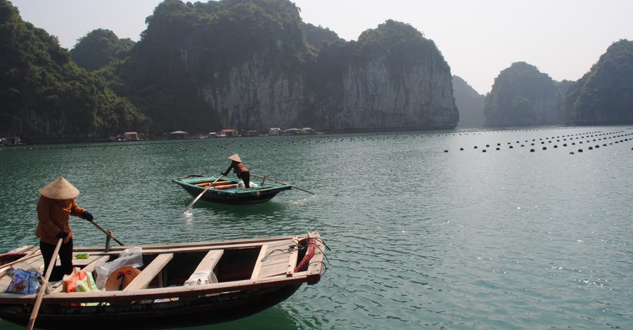 Chinese Officials Forcibly Remove Crosses from Fishing Boats, Paint Over 'Emmanuel'